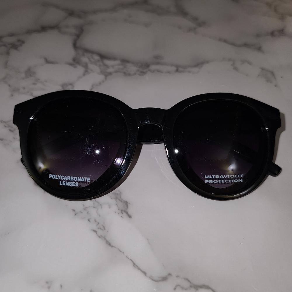 Black Round Sunglasses